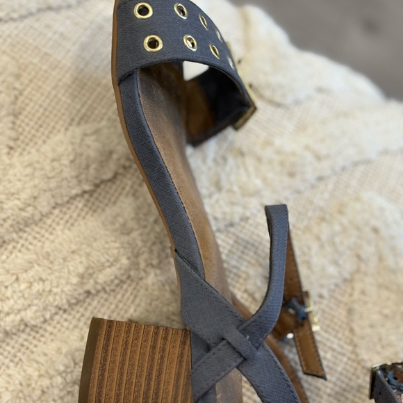 Beautiful gray Aerosols sandlas, size 8. Worn once! - Picture 5 of 5